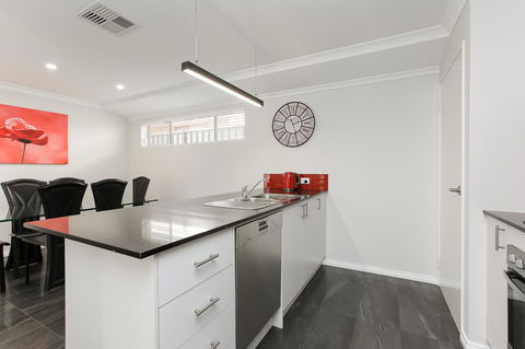 Perth Comfy Stays - Tourism Townsville 14