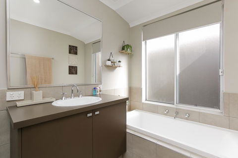 Perth Comfy Stays - Tourism Townsville 38