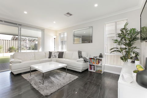 Perth Comfy Stays - Tourism Townsville 2