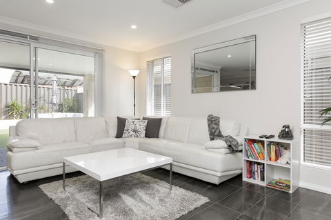Perth Comfy Stays - Tourism Townsville 5