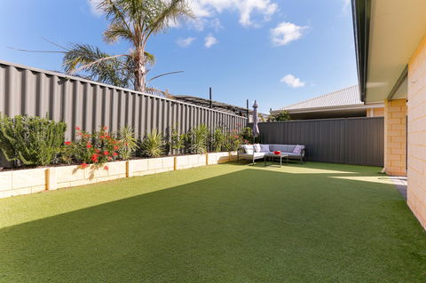 Perth Comfy Stays - Tourism Townsville 10