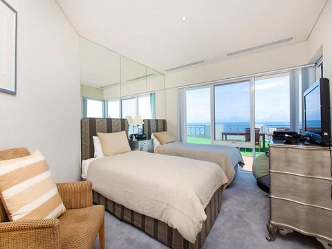 Beachfront Penthouse & Huge Terrace - Tourism Townsville 1