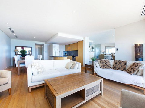 Beachfront Penthouse & Huge Terrace - Tourism Townsville 0