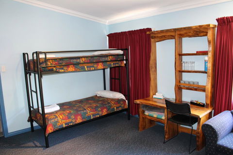 Tullah Lakeside Lodge - Tourism Townsville 8