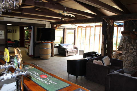 Tullah Lakeside Lodge - Tourism Townsville 22