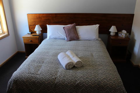 Tullah Lakeside Lodge - Tourism Townsville 2