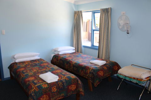 Tullah Lakeside Lodge - Tourism Townsville 7