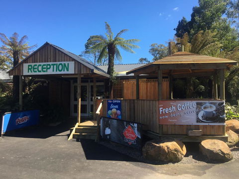 Tullah Lakeside Lodge - Tourism Townsville 0