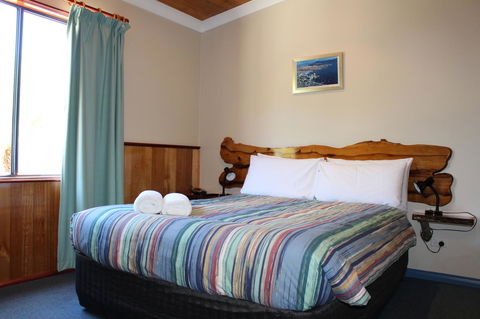 Tullah Lakeside Lodge - Tourism Townsville 3
