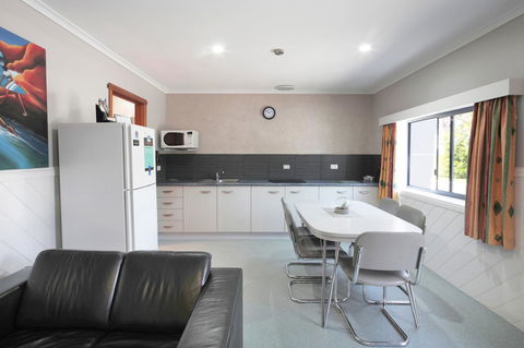 Georges Bay Apartments - Tourism Townsville 38