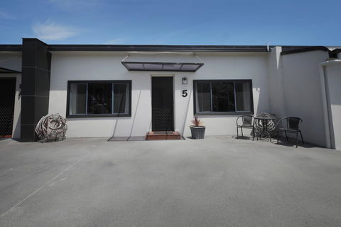 Georges Bay Apartments - Tourism Townsville 31