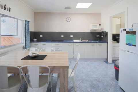 Georges Bay Apartments - Tourism Townsville 36