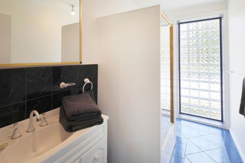 Georges Bay Apartments - Tourism Townsville 30