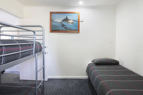 Georges Bay Apartments - Tourism Townsville 33