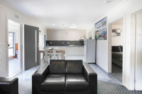Georges Bay Apartments - Tourism Townsville 34