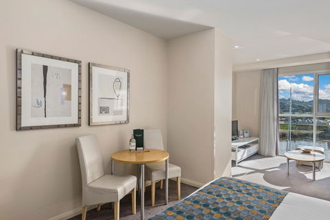 Peppers Seaport Hotel - Tourism Townsville 3