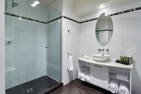 Peppers Seaport Hotel - Tourism Townsville 8
