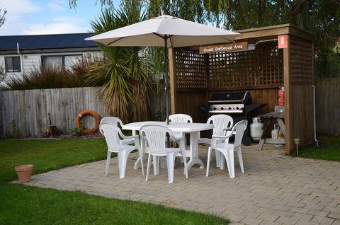 Castaway Holiday Apartments - Tourism Townsville 13
