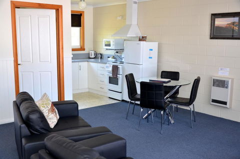 Castaway Holiday Apartments - Tourism Townsville 23