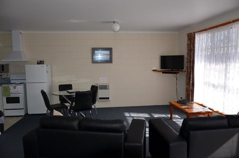 Castaway Holiday Apartments - Tourism Townsville 14