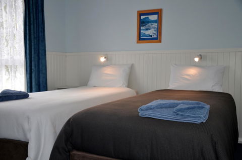Castaway Holiday Apartments - Tourism Townsville 9