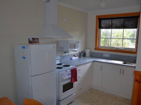 Castaway Holiday Apartments - Tourism Townsville 28