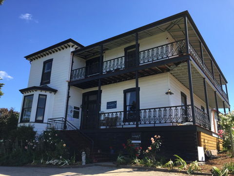 The Dragonfly Inn - Tourism Townsville 1