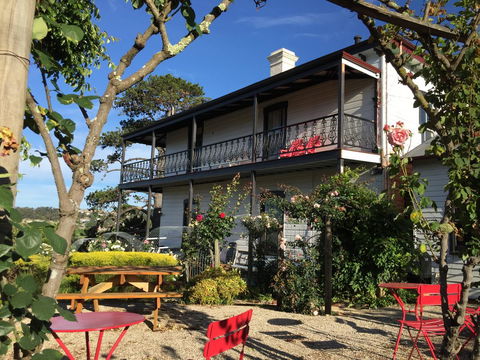 The Dragonfly Inn - Tourism Townsville 0