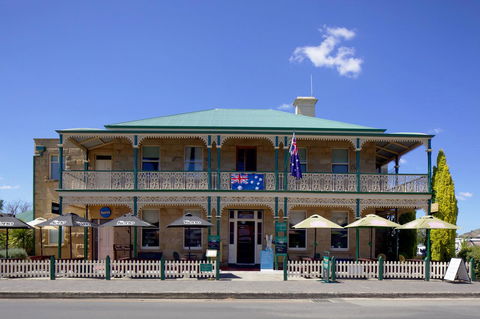 The Richmond Arms Hotel - Tourism Townsville 0