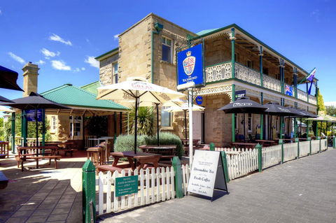 The Richmond Arms Hotel - Tourism Townsville 1