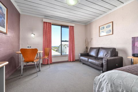 Balmoral On York - Tourism Townsville 0