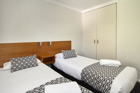 Elphin Serviced Apartments - Tourism Townsville 24