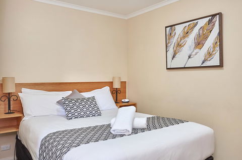 Elphin Serviced Apartments - Tourism Townsville 4