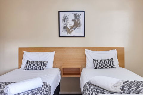 Elphin Serviced Apartments - Tourism Townsville 3