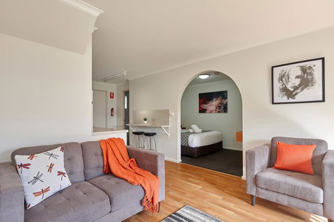 Elphin Serviced Apartments - Tourism Townsville 11