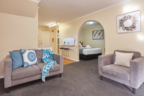 Elphin Serviced Apartments - Tourism Townsville 9