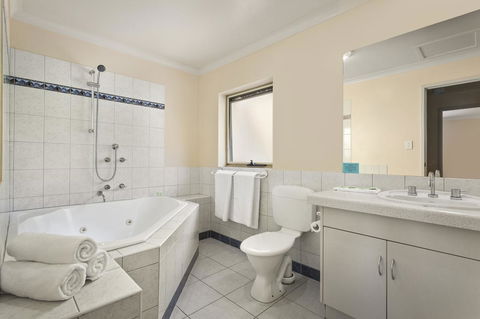 Elphin Serviced Apartments - Tourism Townsville 37