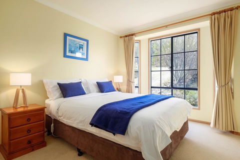 Omaroo Cottage Bruny Island - Tourism Townsville 9