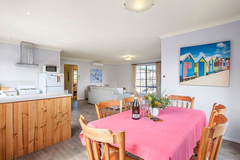 Omaroo Cottage Bruny Island - Tourism Townsville 7