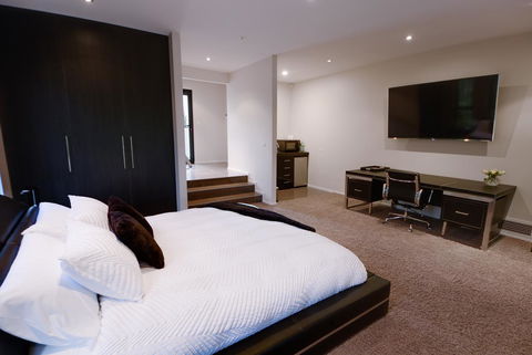 Amare Beachside Luxury - Tourism Townsville 11