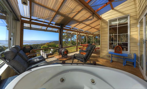 Island View Spa Cottage - Tourism Townsville 5