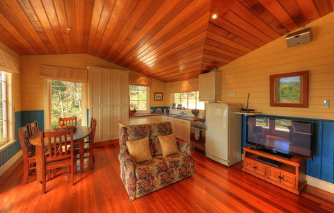 Island View Spa Cottage - Tourism Townsville 7