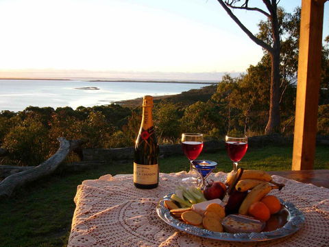 Island View Spa Cottage - Tourism Townsville 0