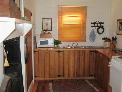 Nivani 1880's Cottage - Tourism Townsville 2