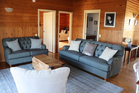 North Lodge Clan Cottage - Tourism Townsville 3