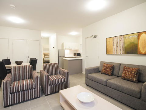 Oaks Middlemount Suites - Tourism Townsville 2