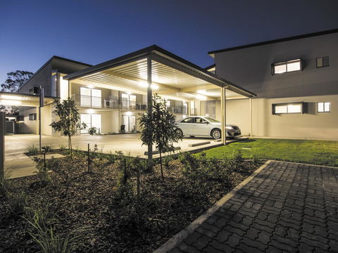 Oaks Middlemount Suites - Tourism Townsville 1