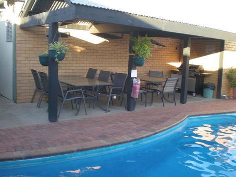 Oasis Motor Inn - Tourism Townsville 0