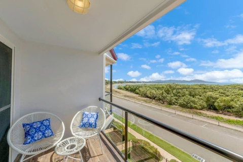 Ocean Breeze, Near Parks And Rowes Bay - Tourism Townsville 1