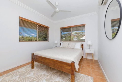 Ocean Breeze, Near Parks And Rowes Bay - Tourism Townsville 3